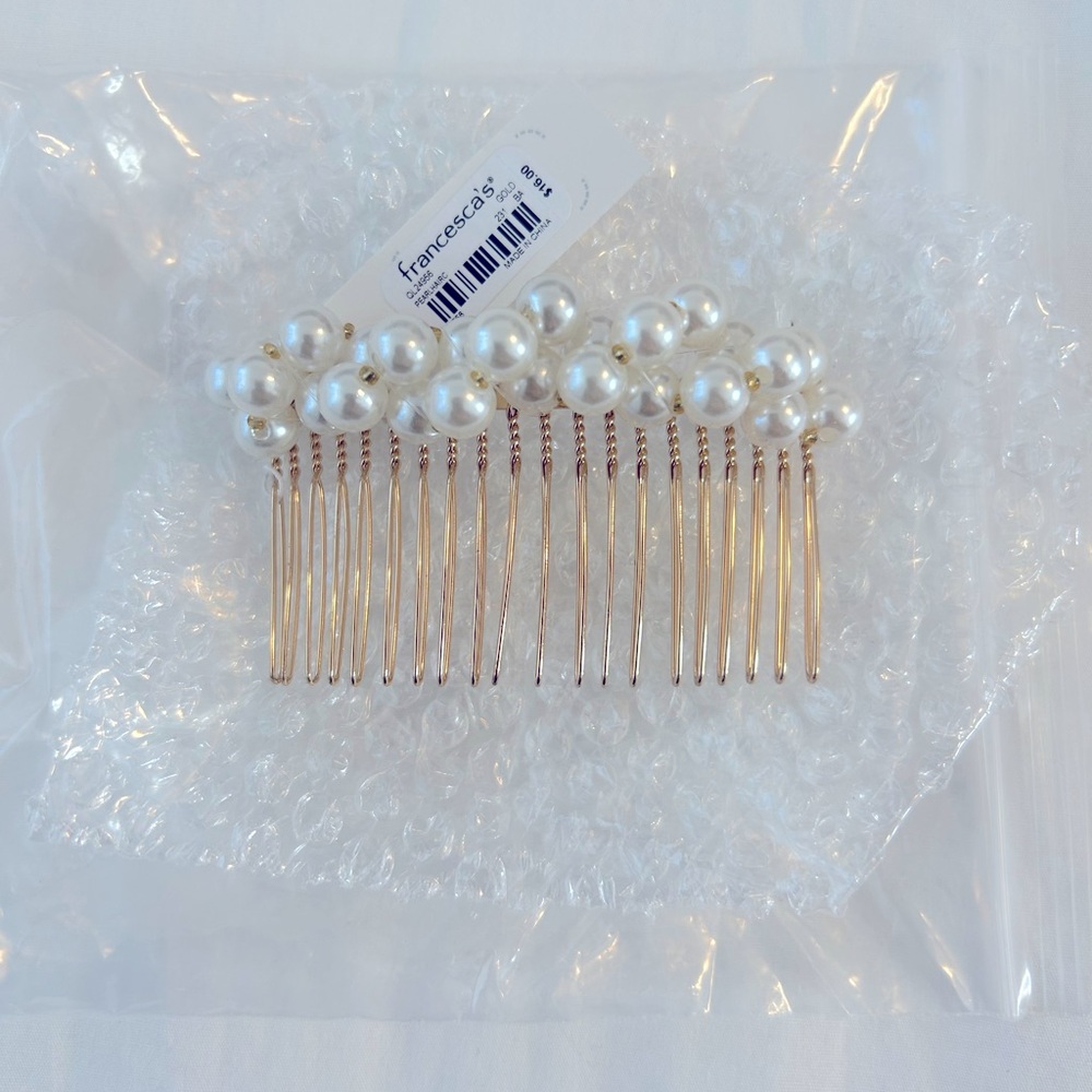 NWT Francesca’s Lyanne Pearl Hair Comb